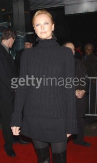 charlize2.jpg