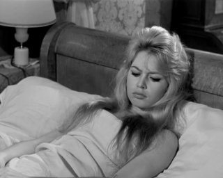 brigitte_bardot_00_01_06_tipyUmW.jpg