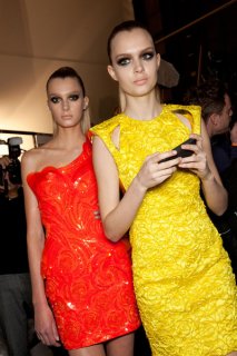 Versace+Spring+2012+Backstage+MPk3DfiR7qhl.jpg