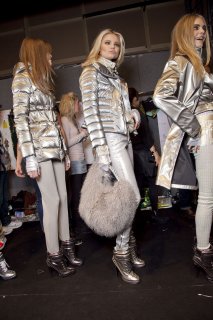 Blumarine+Fall+2012+Backstage+8vaNefhW5Oex.jpg