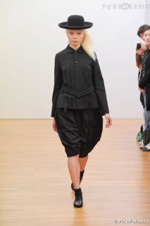 686416-defile-comme-des-garcons-comme-des-637x0-1.jpg