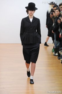 686417-defile-comme-des-garcons-comme-des-637x0-1.jpg