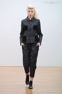 686425-defile-comme-des-garcons-comme-des-637x0-1.jpg
