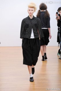 686433-defile-comme-des-garcons-comme-des-637x0-1.jpg
