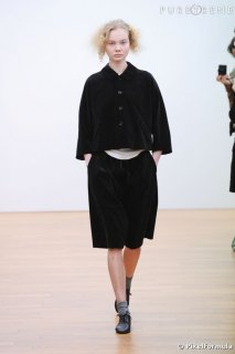686440-defile-comme-des-garcons-comme-des-637x0-1.jpg