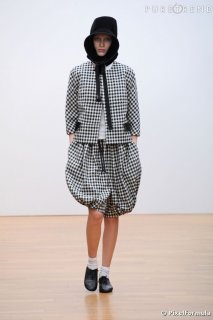 686442-defile-comme-des-garcons-comme-des-637x0-1.jpg
