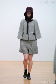 686443-defile-comme-des-garcons-comme-des-637x0-1.jpg