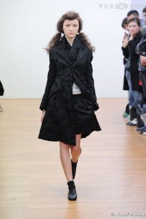 686465-defile-comme-des-garcons-comme-des-637x0-1.jpg