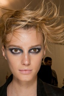 John+Galliano+Fall+2012+Backstage+MBK48tdpxr5l.jpg