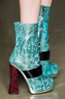 Miu+Miu+Fall+2012+Details+sUzOpejmVxPl.jpg
