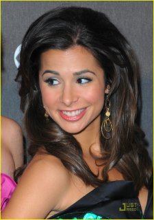 josie-loren-ayla-kell-people-choice-04.jpg