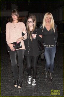 avril-lavigne-chateau-marmont-01.jpg