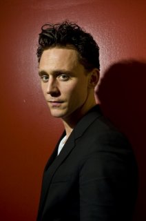 Tom Hiddleston b.jpg