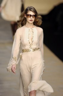 Blumarine+Fall+2004+025NUSvKIoPx.jpg