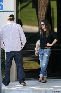 mila kunis candid13.jpg