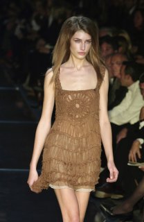 Alberta+Ferretti+Spring+2003+aHv9tcpN_YAl.jpg