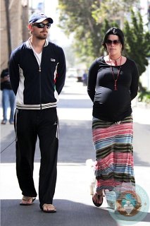 Pregnant-Neve-Campbell-J.J.-Feild-out-in-LA.jpg