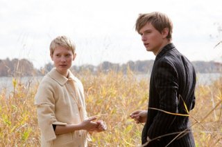 restless-sony-pictures-classics-2011-mia-wasikowska-henry-62527.jpg