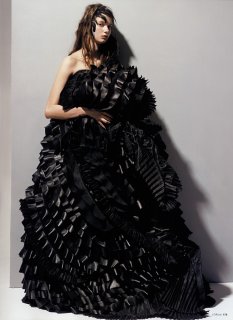 KarolinaMalinowska-LOfficielFR0303phABlommersNSchumm_02_122_205lo_bwgreyscale.jpg