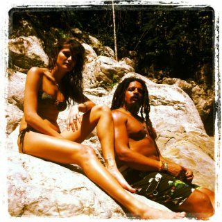 AxUlkegCQAACJBu.jpg large.jpg