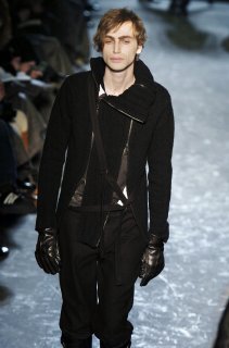 Ann+Demeulemeester+Fall+2004+CBWMu_6QF_Ex.jpg
