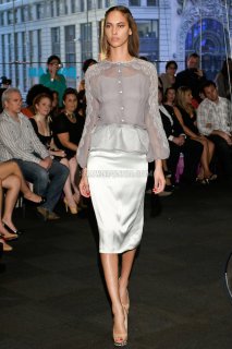 02 Yuna Yang Spring Summer 2013.jpg