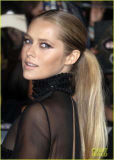 teresa-palmer-twilight-breaking-dawn-part-2-premiere-05.jpg