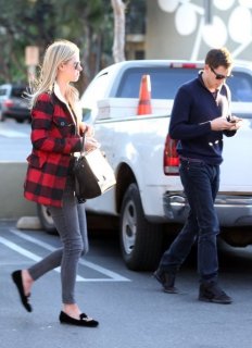 NickyHiltonNickyHiltonFriendGetJuiceUt6zh40YGwal_zps10f96d3e.jpg