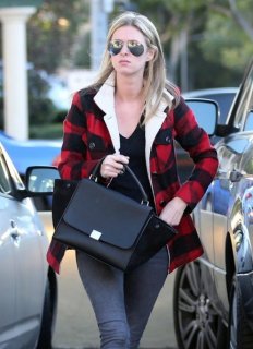 NickyHiltonNickyHiltonFriendGetJuiceQsaHFMVf1JGl_zpse9e14f7a.jpg