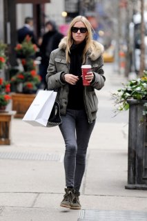 NickyHiltonNickyHiltonGetsCoffeegyH1atiCbp2l_zpsb6254f02.jpg