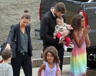 Gisele-Bundchen-and-Tom-Brady-with-kids-Ben-and-Vivian-500x394.jpg