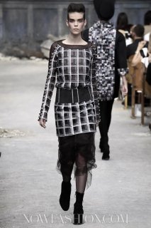 2013-07-02-10-39-24-chanel-couture-fw2013-2819.jpg
