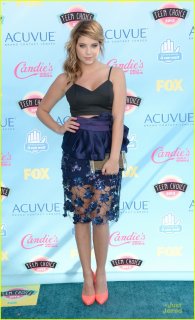 ashley-benson-shay-mitchell-teen-choice-awards-2013-01.jpg