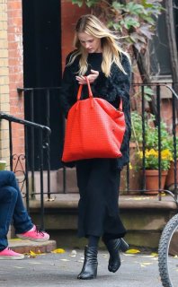 Anne+V+Anne+Vyalitsyna+Dines+Cafe+Cluny+qpkmMFEGWsEx.jpg