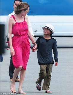 article-2062153-0ED1FC9700000578-241_468x607.jpg