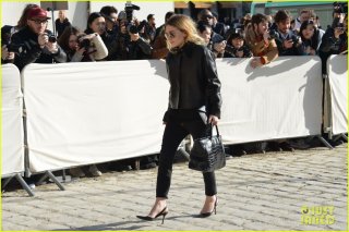 mary-kate-olsen-flashes-huge-engagement-ring-louis-vuitton-show-ashley-06.jpg