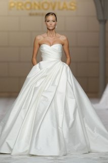 pronovias_pasarela_228476509_683x.jpg