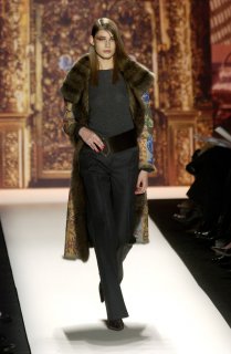 Oscar+de+la+Renta+Fall+2002+6IC58oOLOWMx.jpg