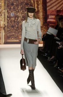 Oscar+de+la+Renta+Fall+2002+ApCu4mDsfd5x.jpg