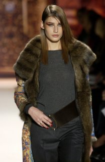 Oscar+de+la+Renta+Fall+2002+RkQKsidVz_sx.jpg