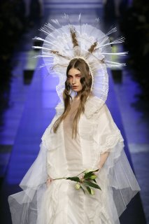 Jean+Paul+Gaultier+Spring+2007+37pCRyBynDCx.jpg