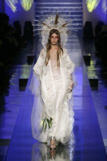Jean+Paul+Gaultier+Spring+2007+fvP-rktMJxnx.jpg