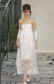 Chanel+Spring+2003+6bDxrVaAMqGx.jpg