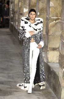 Chanel+Fall+2003+0VWPlpDNzM1x.jpg