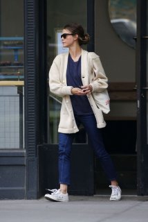 Keri-Russell--Breakfast-at-One-Girl-Cookies--04-662x989.jpg