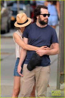 keri-russell-matthew-rhys-look-so-happy-04.jpg