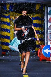 Moschino SS 16 1.jpg