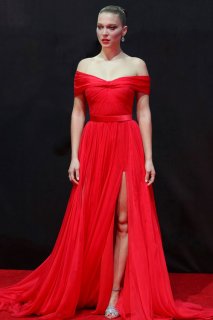 Lea Seydoux - Miu Miu 2015 red Spectre Mexico, Miu Miu glitter sandals) (13).jpg