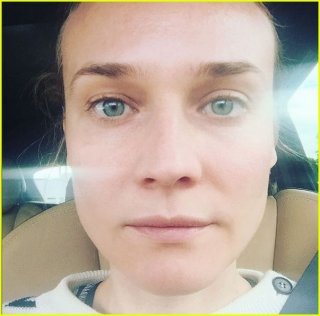 diane-kruger no makeup selfie.jpg