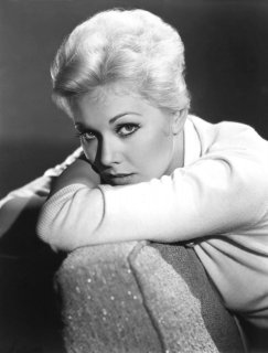 Kim_Novak_5lV!BOBe.JPG